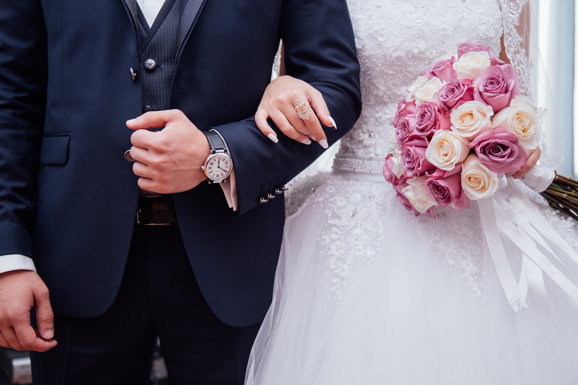 casal completando bodas de casamento